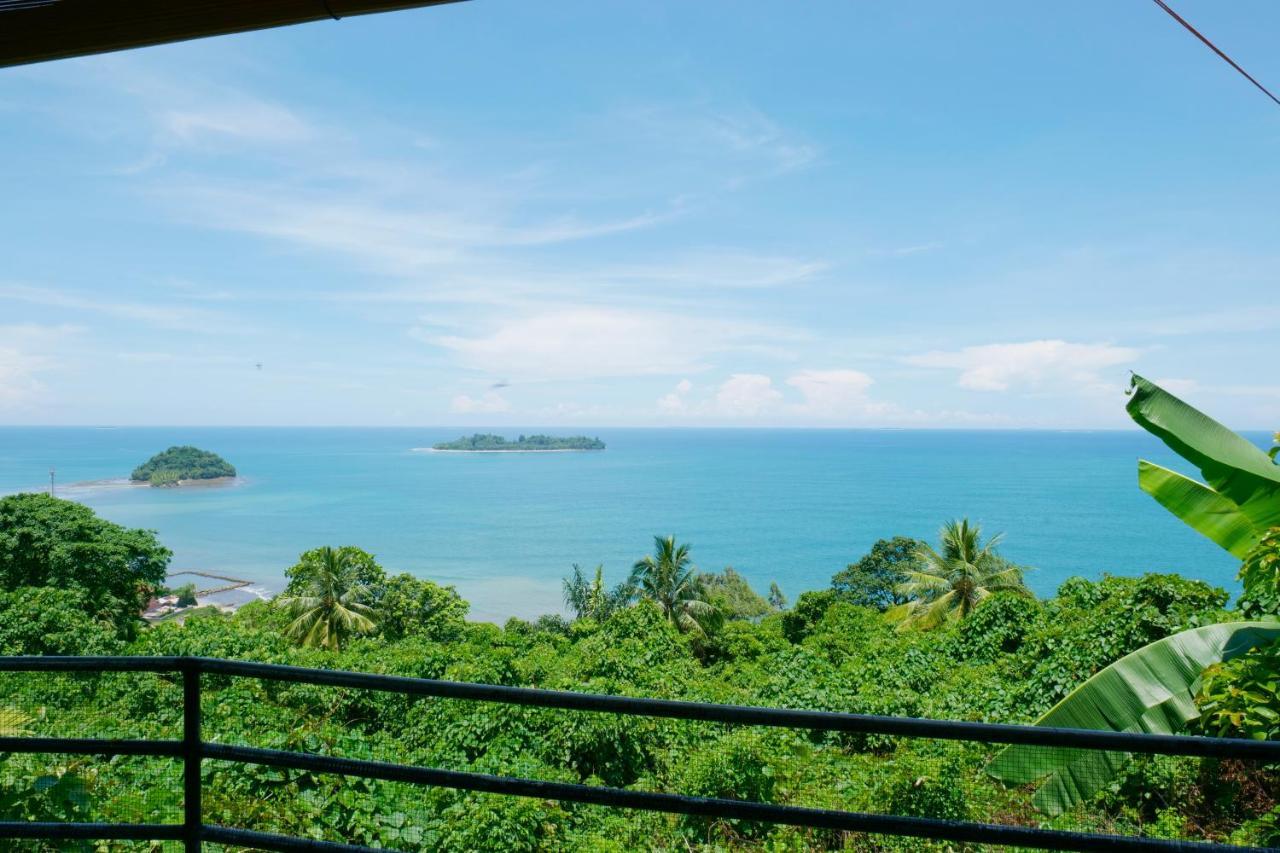 The View Padang, Amazing View, 8 Mins Mentawai Fast Ferry, Cold Beer,Close To Restaurants Паданг Екстериор снимка