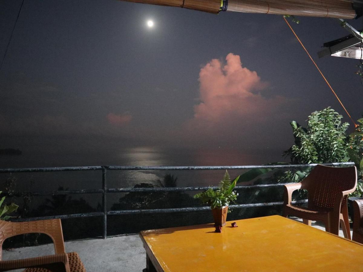 The View Padang, Amazing View, 8 Mins Mentawai Fast Ferry, Cold Beer,Close To Restaurants Паданг Екстериор снимка