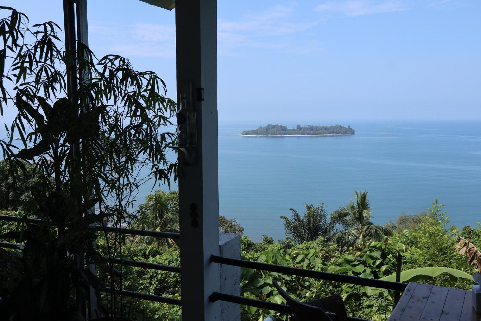 The View Padang, Amazing View, 8 Mins Mentawai Fast Ferry, Cold Beer,Close To Restaurants Паданг Екстериор снимка