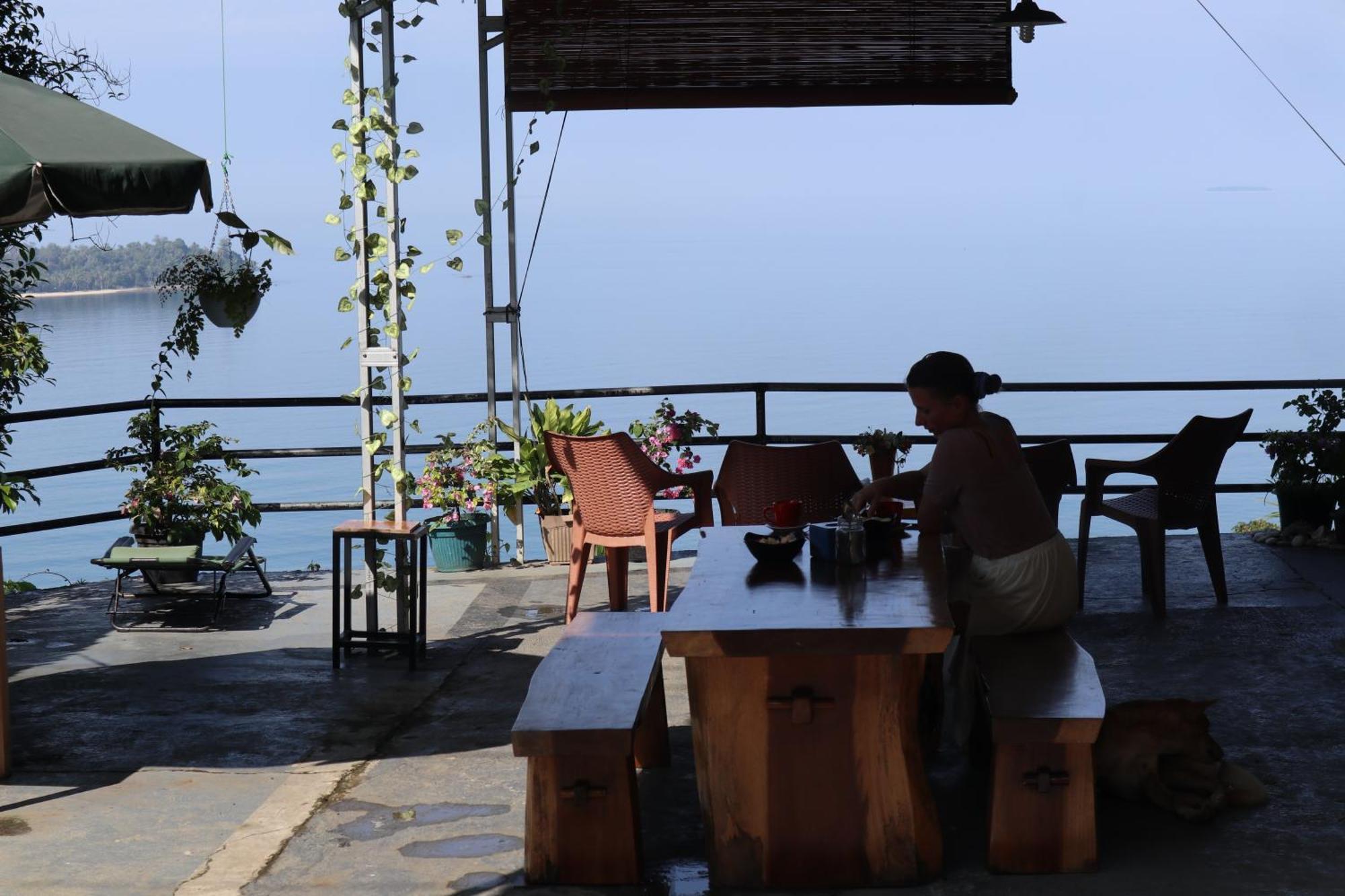 The View Padang, Amazing View, 8 Mins Mentawai Fast Ferry, Cold Beer,Close To Restaurants Паданг Екстериор снимка