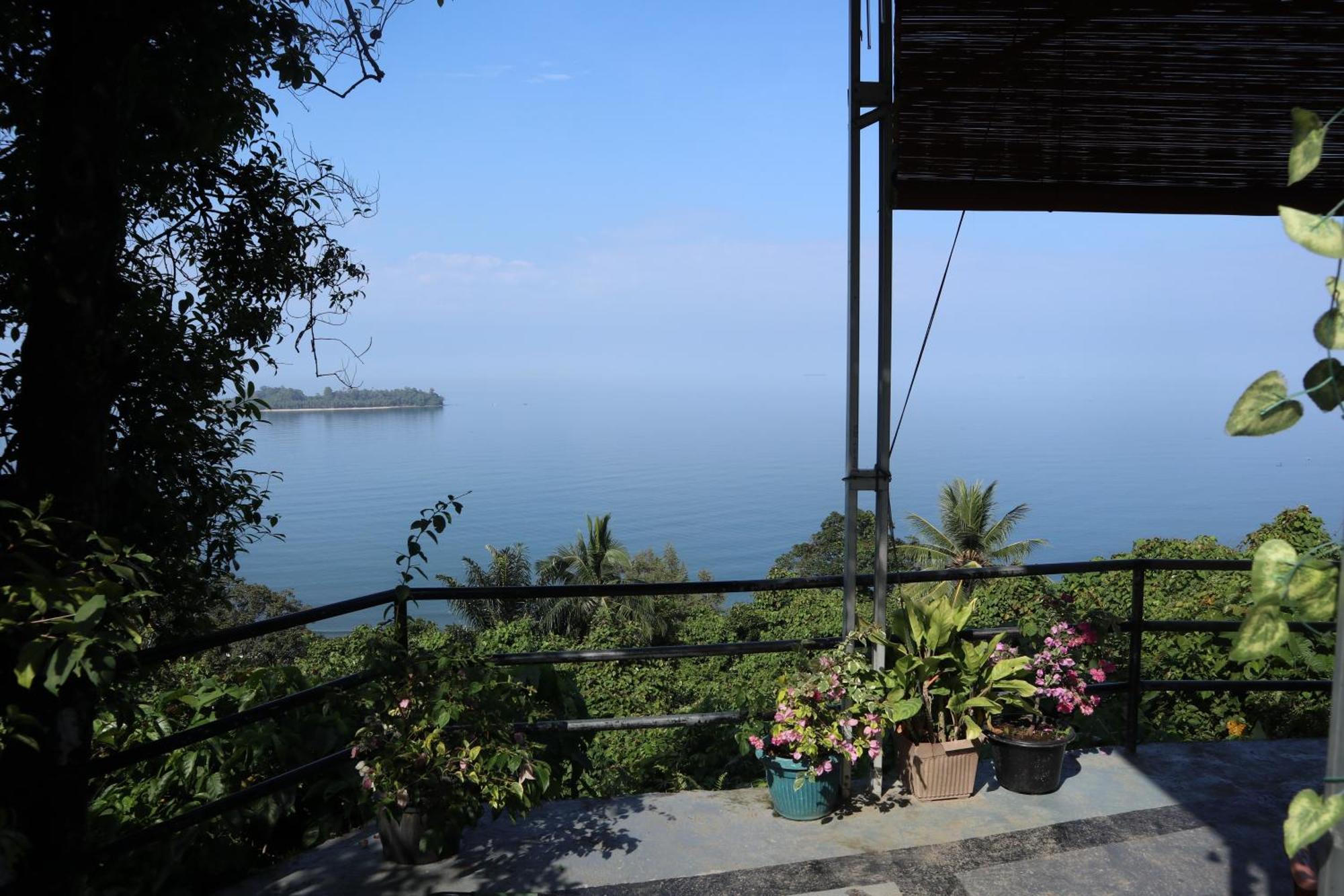 The View Padang, Amazing View, 8 Mins Mentawai Fast Ferry, Cold Beer,Close To Restaurants Паданг Екстериор снимка