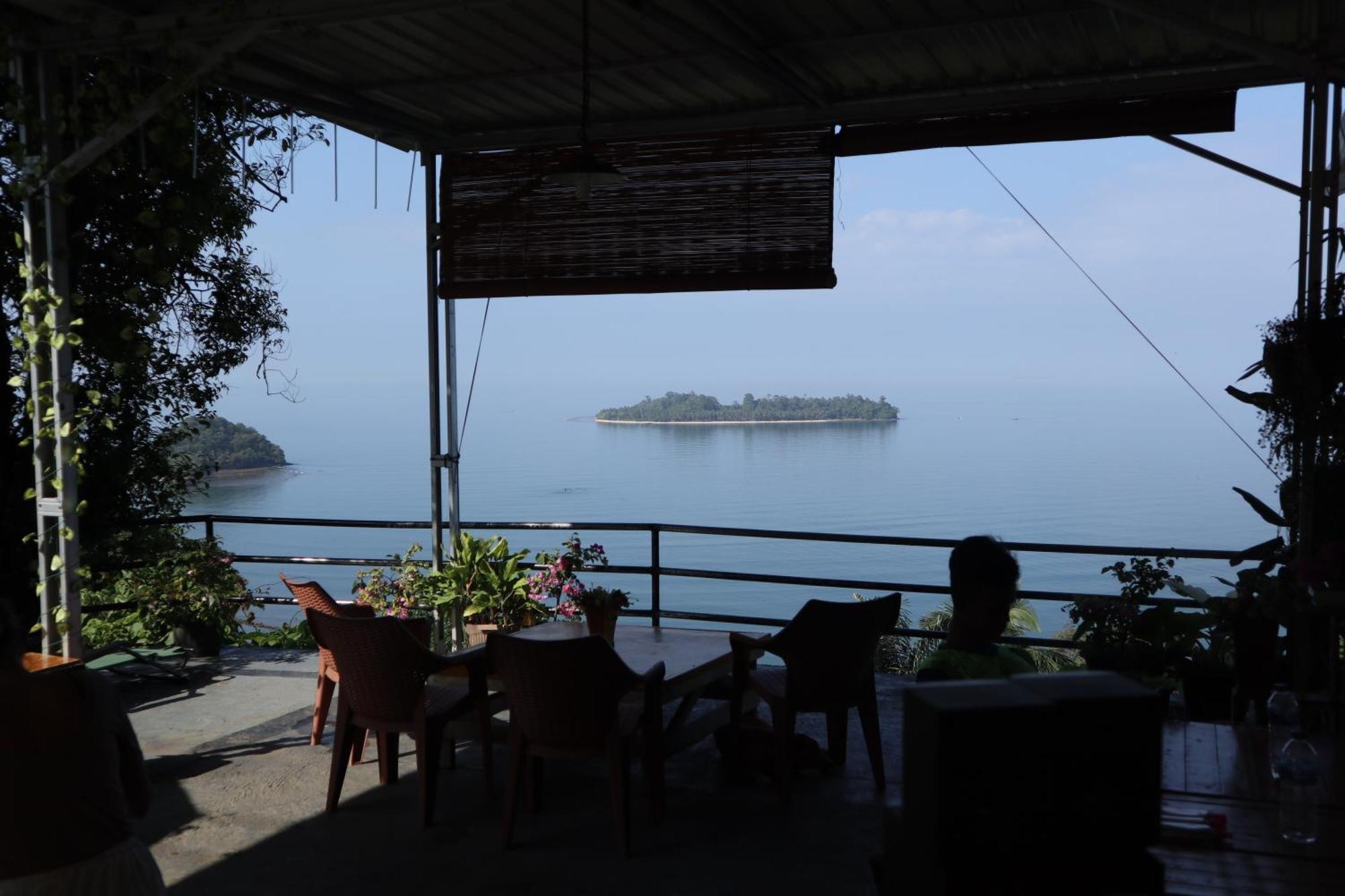 The View Padang, Amazing View, Food, Drink, Sleep, Transport, 8 Mins Mentawai Fast Ferry Hotel Паданг Екстериор снимка