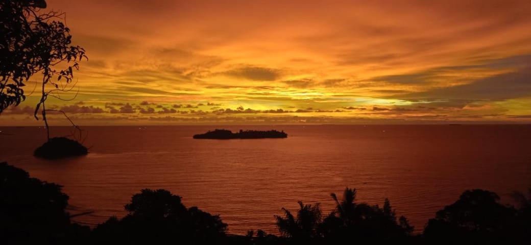 The View Padang, Amazing View, 8 Mins Mentawai Fast Ferry, Cold Beer,Close To Restaurants Паданг Екстериор снимка