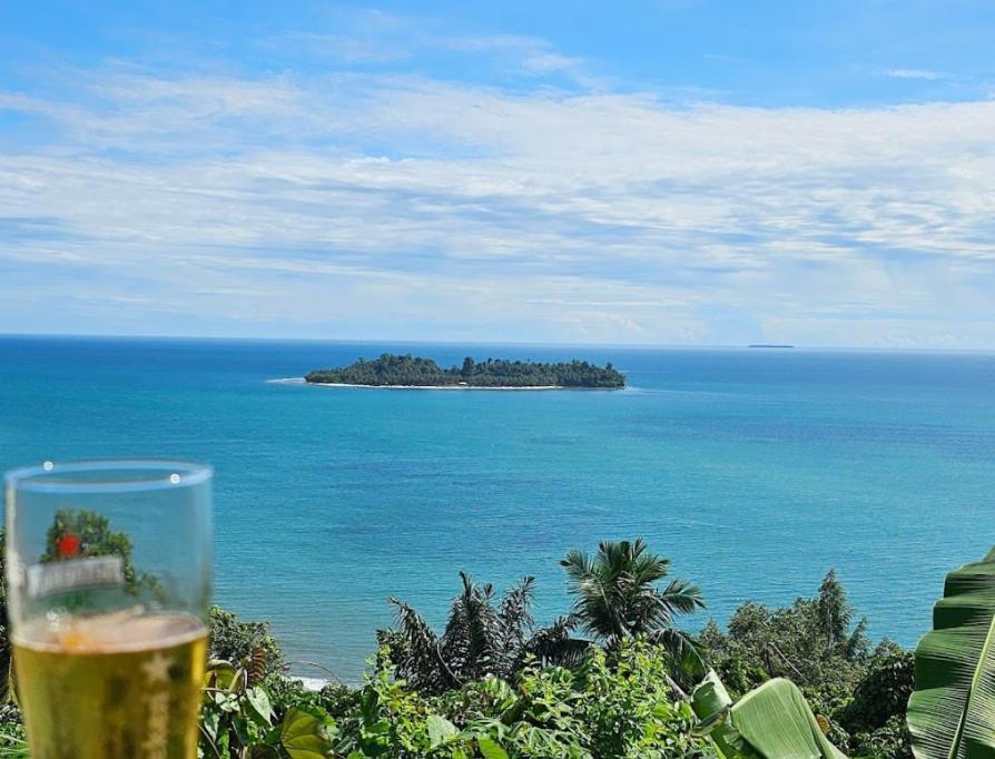 The View Padang, Amazing View, 8 Mins Mentawai Fast Ferry, Cold Beer,Close To Restaurants Паданг Екстериор снимка