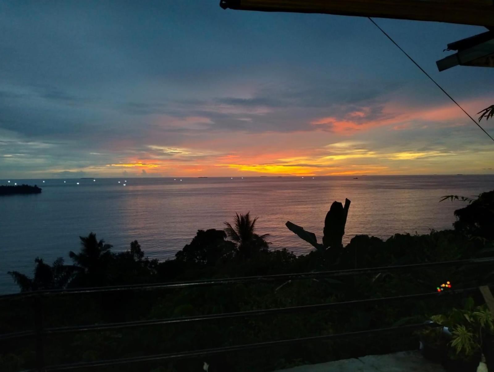The View Padang, Amazing View, 8 Mins Mentawai Fast Ferry, Cold Beer,Close To Restaurants Паданг Екстериор снимка